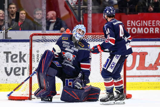 Linköpings målvakt Jonas Gustavsson deppar