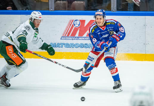 Oskarshamns Tyler Kelleher och Färjestads Linus Arnesson