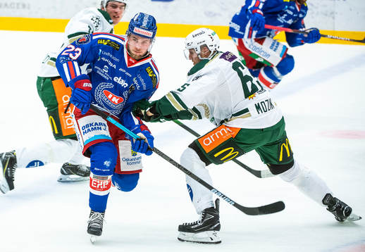 Oskarshamns Robin Söderqvist och Färjestads Vojtech Mozik