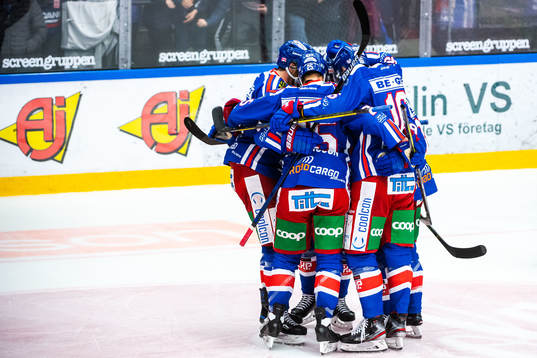 Oskarshamns Simon Després jublar med lagkamrater