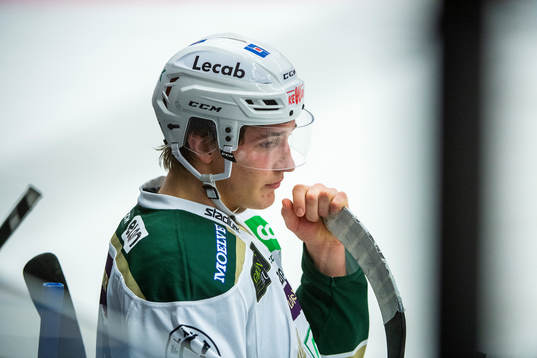 Färjestads Oskar Bäck deppar