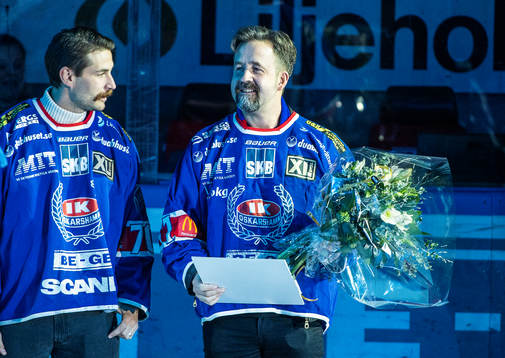 Fd Oskarshamns spelaren Robert Jönsson, till höger,