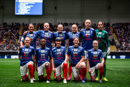 Sherida Spitse (2nd row), Marie Dølvik Markussen, Andrine