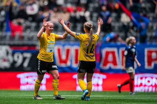 Therese Sessy Åsland of LSK Kvinner celebrates with