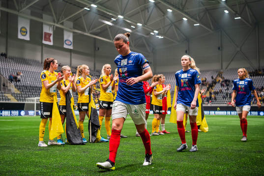 Sherida Spitse of Vålerenga looks dejected