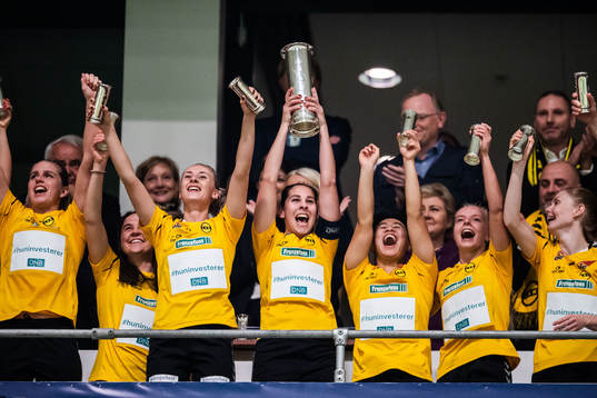 Ingrid Moe Wold of LSK Kvinner lifts the trophy