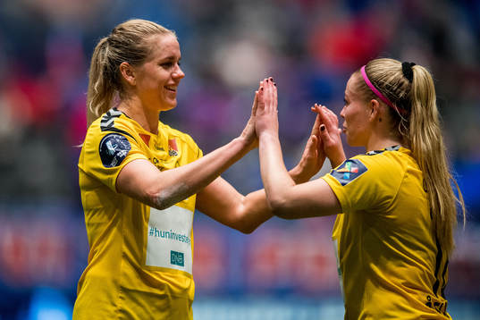 Elise Thorsnes of LSK Kvinner celebrates with Therese Sessy