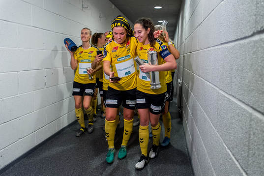 Cathrine Dekkerhus and Ingrid Moe Wold of LSK Kvinner