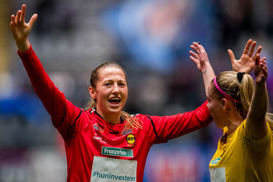Goalkeeper Cecilie Fiskerstrand of LSK Kvinner celebrates