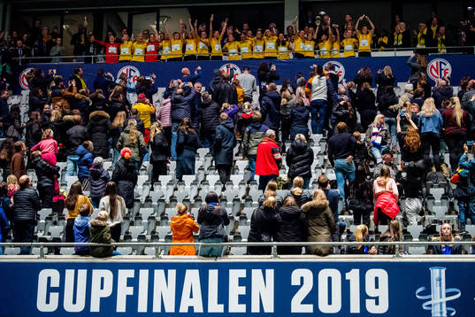 The players of LSK Kvinner celebrate