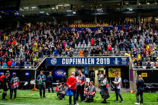 The players of LSK Kvinner celebrate