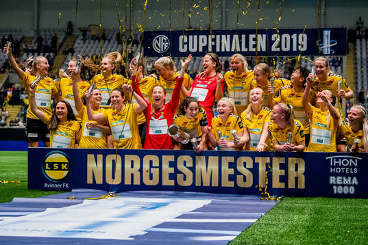 Isabell Bachor, goalkeeper Cecilie Fiskerstrand, Ingrid Moe