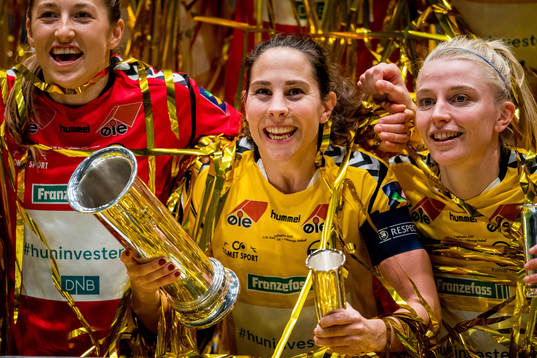 Goalkeeper Cecilie Fiskerstrand, Ingrid Moe Wold and Ina