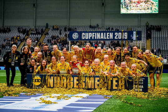 Hege Riise, head coach of LSK Kvinner, Isabell Bachor,