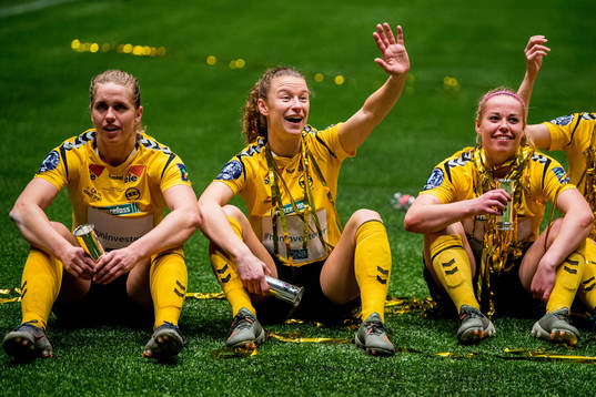 Elise Thorsnes, Synne Skinnes Hansen and Therese Sessy