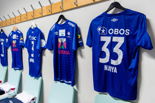 The shirt of Ajara Njoya of Vålerenga in the dressing room