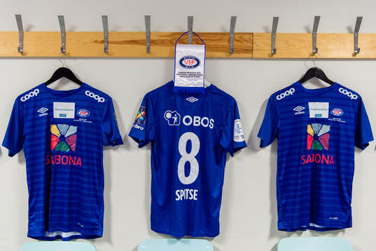 The shirt of Sherida Spitse of Vålerenga in the dressing