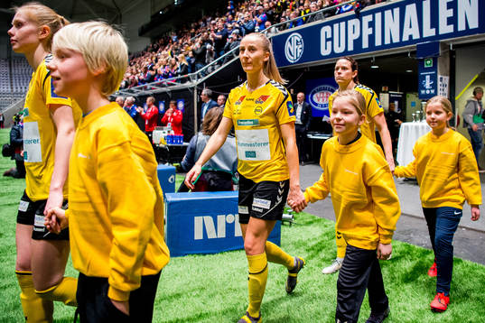 Anja Sønstevold of LSK Kvinner enters the pitch