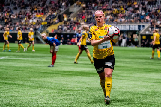Therese Sessy Åsland of LSK Kvinner