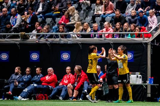 Isabell Bachor of LSK Kvinner is substituted with teammate