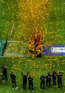 Players and staff of LSK Kvinner celebrate