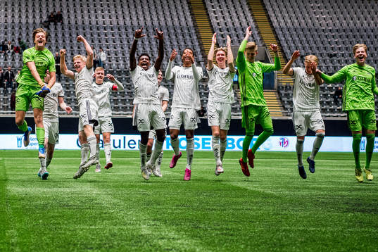 Goalkeeper Rasmus Semundseth Sandberg, Edvard Sandvik