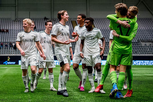 Edvard Sandvik Tagseth and the players of Rosenborg