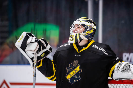 s målvakt August Hedlund deppar efterr 1-4