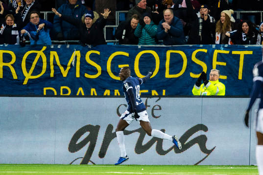 Moses Dramwi Mawa of Strømsgodset celebrates
