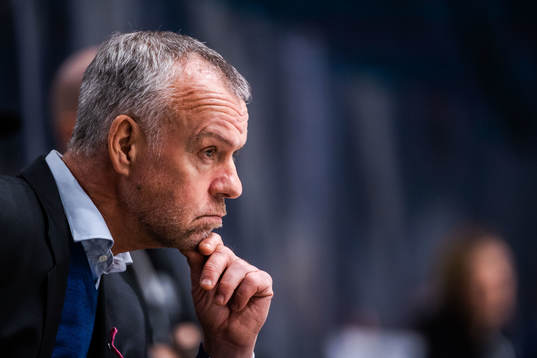 s tränare Bobo Simensen deppar