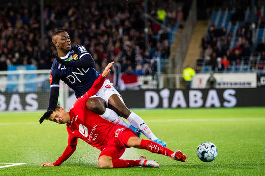 Prosper Mendy of Strømsgodset and Thomas Grøgaard of Brann