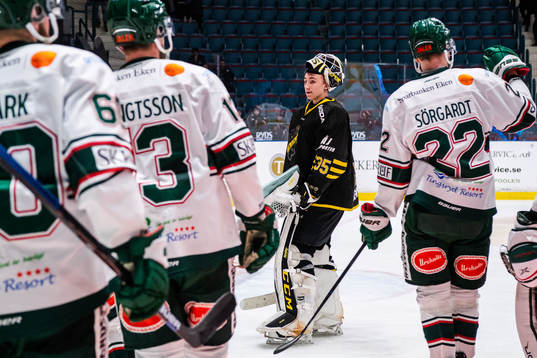 s målvakt August Hedlund deppar