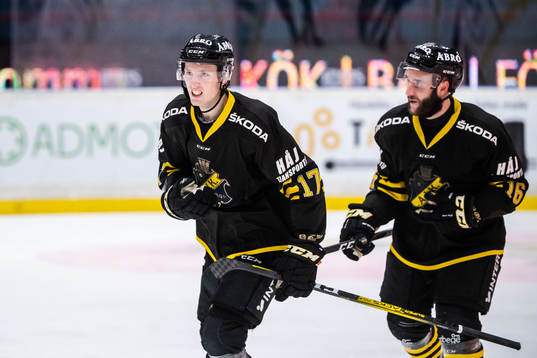 s Jacob Svensson jublar med John Henrion