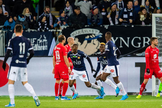 Duplexe Tchamba Bangou of Strømsgodset celebrates