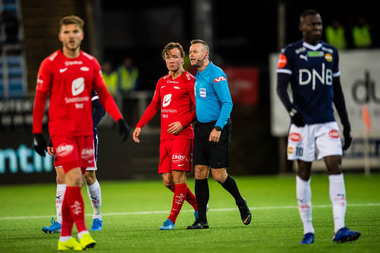 Fredrik Haugen of Brann and Svein Oddvar Moen, referee