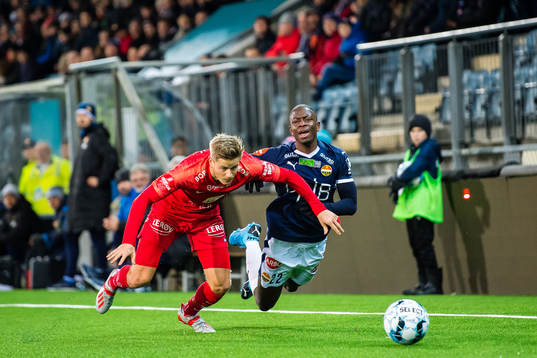 Thomas Grøgaard of Brann and Prosper Mendy of Strømsgodset