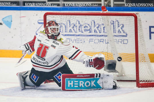Örebros målvakt Dominik Furch  släpper in 1-0