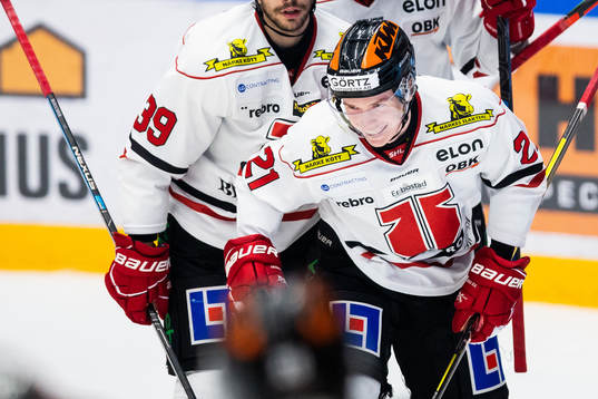 Örebros Linus Öberg jublar