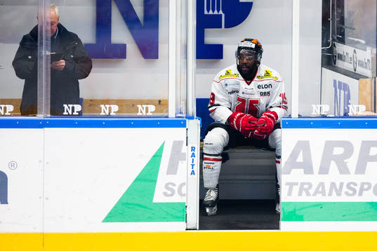 Örebros Daniel Muzito Bagenda utvisas