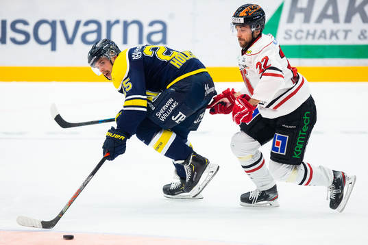 s Axel Holmström och Örebros Jonathan Andersson