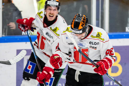 Örebros Mathias Bromé jublar