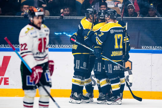 s HV71:s Linus Fröberg jublar