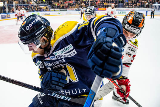 s Filip Sandberg och Örebros Glenn Gustafsson