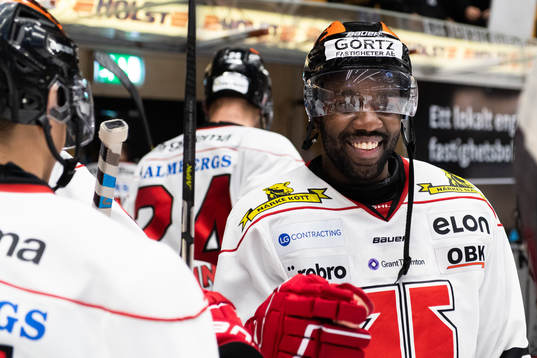 Örebros Daniel Muzito Bagenda jublar