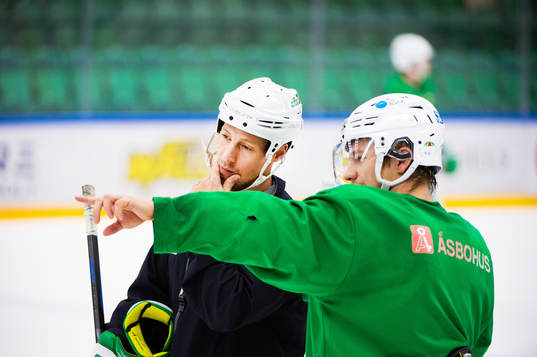 Rögles tränare Cam Abbott och Leon Bristedt