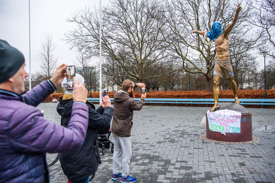 The statue of Zlatan Ibrahimovic has been vandalized