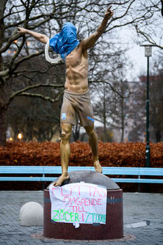 The statue of Zlatan Ibrahimovic has been vandalized