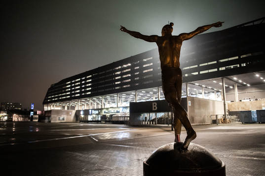 The statue of Zlatan Ibrahimovic has been vandalized