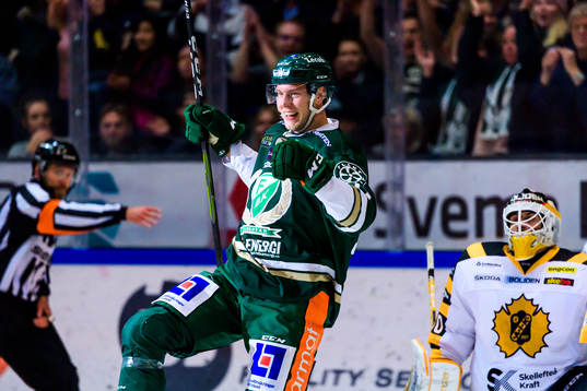 Färjestads Victor Ejdsell jublar