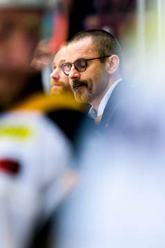 Skellefteås tränare Tommy Samuelsson deppar